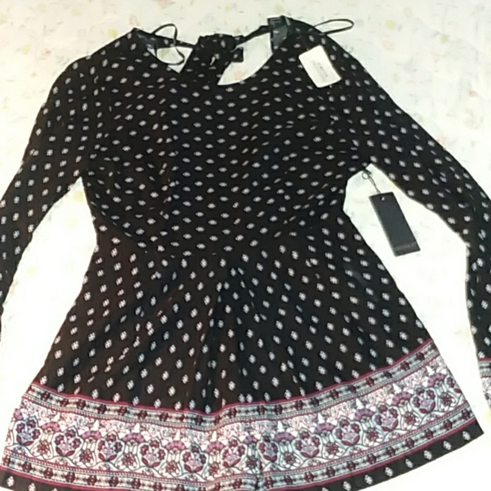 🌹Forever 21 NWT romper long sleeves open back S🌹